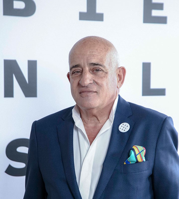 Director general de BIENALSUR